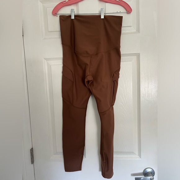 Old Navy Pants - Old navy cropped maternity leggings with pockets